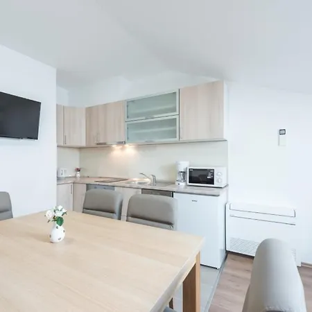 شقة In With Sea View, Balcony, Air Conditioning, Wifi 4979-6 *